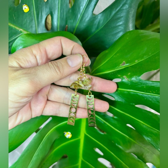 Sunstone Earrings - Picture 2 of 3